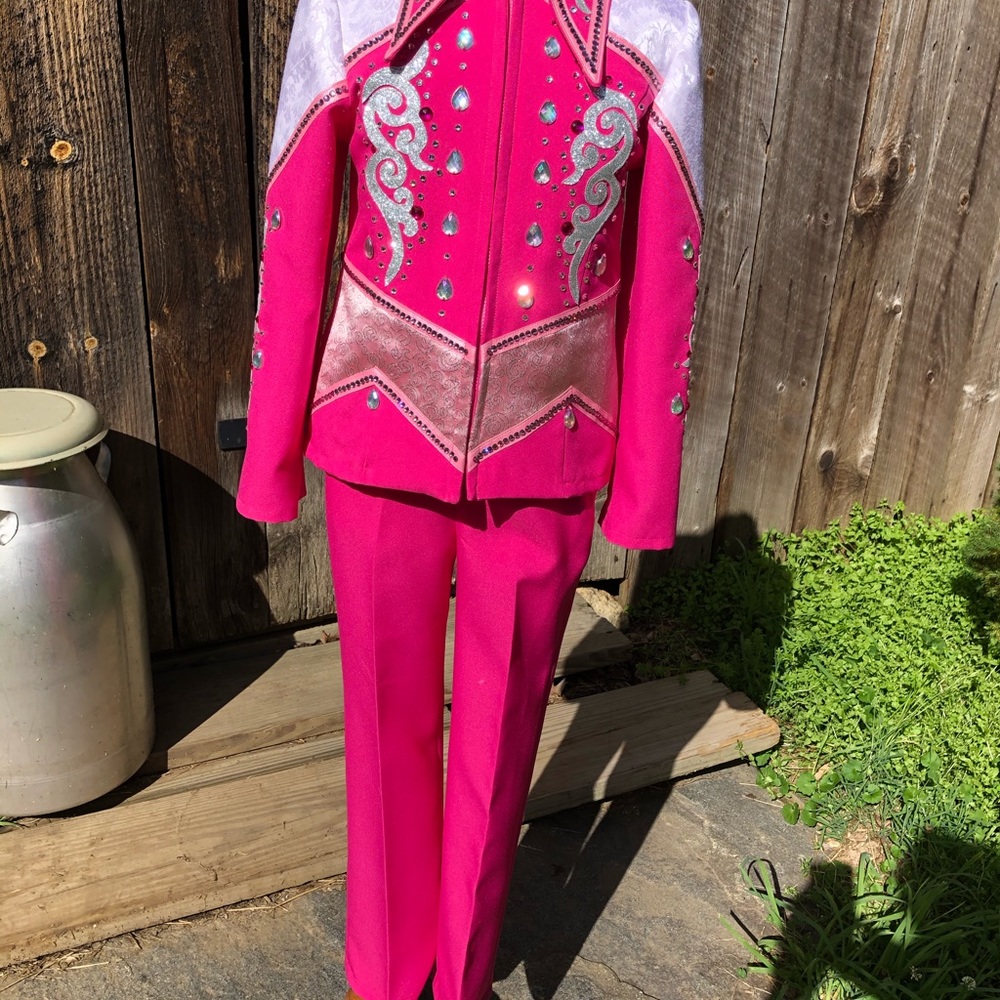 Showmen ship outfit new!